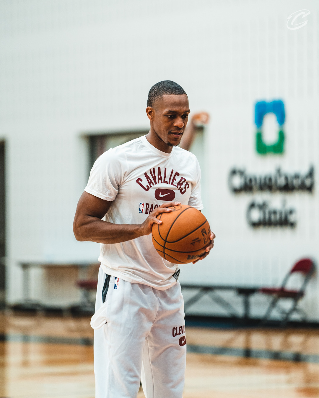 lol攻略-包含勒沃库森训练开放日，赛前主帅复盘引欢呼，NBA常规赛在即，轮换策略成焦点的词条