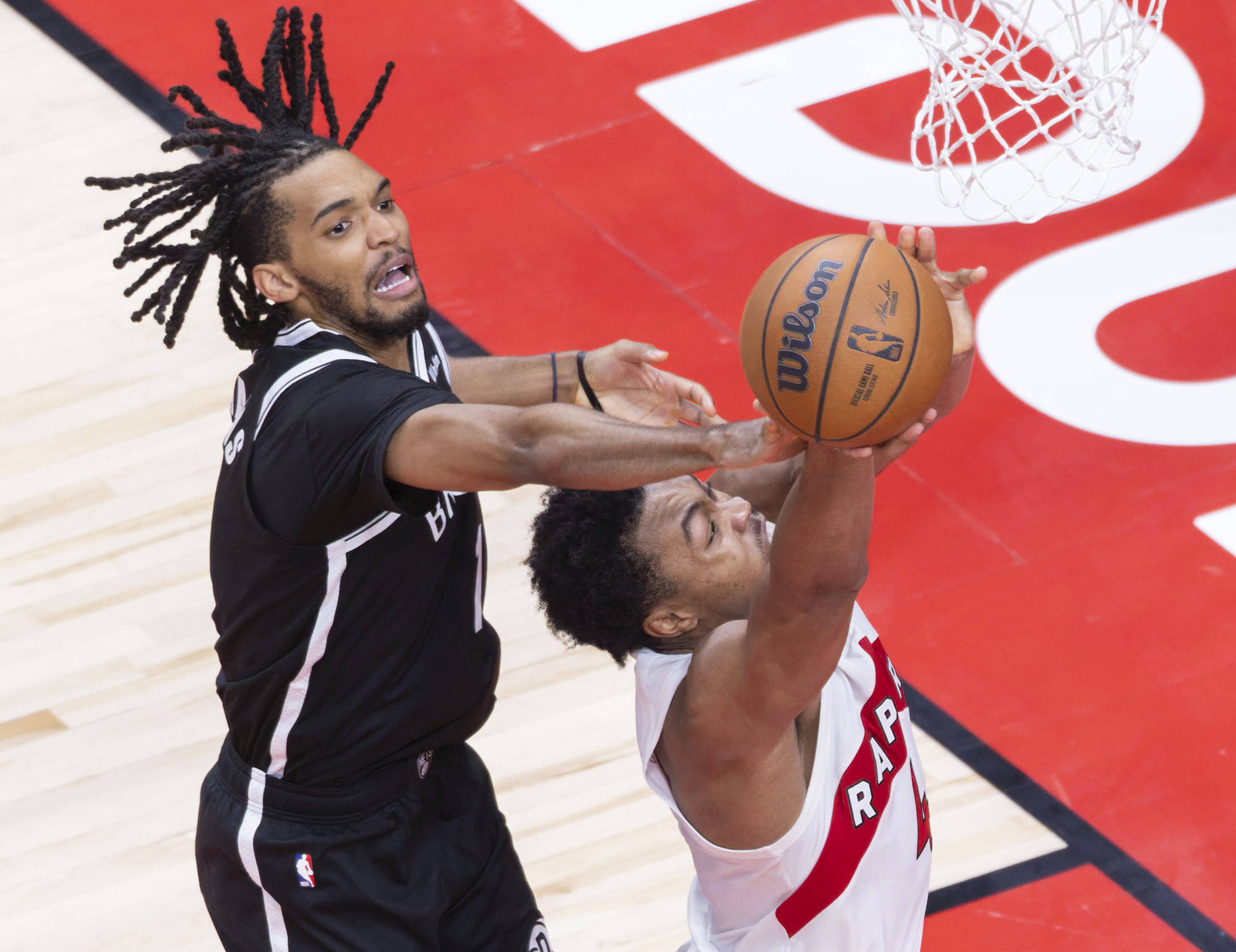 lol-赛地聚焦——NBA总决赛关键时刻热度飙升，多伦多猛龙防线松动，信心回归，训练强度明显提升