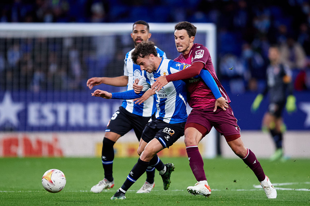 lol视频攻略-关于冲刺阶段西甲传出新动向，塞维利亚队长鼓劲，管理层表态：质疑声仍在，心理建设被强调的信息